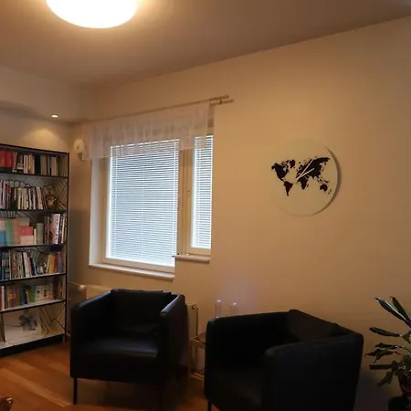 Spacious Top-Floor Apartment With Private Sauna - City Center דירה רובניימי