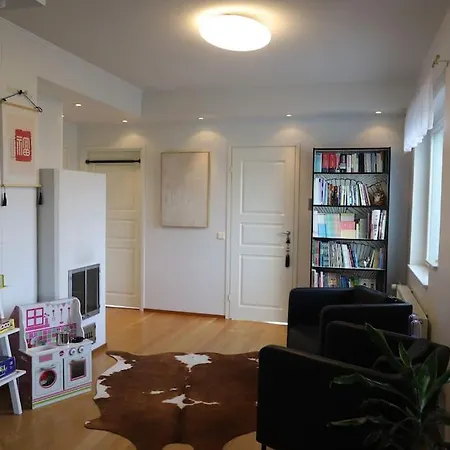 Spacious Top-Floor Apartment With Private Sauna - City Center דירה רובניימי