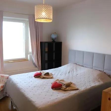 Spacious Top-Floor Apartment With Private Sauna - City Center דירה *