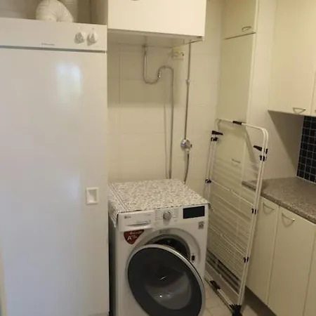 Spacious Top-Floor Apartment With Private Sauna - City Center דירה רובניימי
